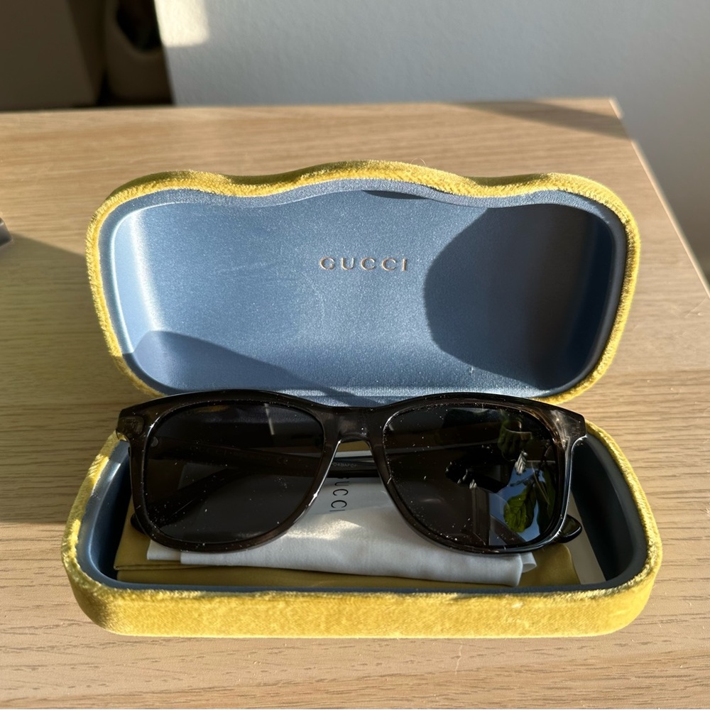 GG0936S 001 GUCCI
SUNGLASSES NEW COLLECTION
EYEWEAR GUCCI GG0936S GRAY